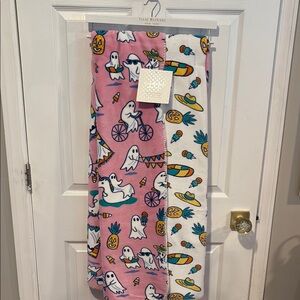 BNWT Halloween Tiktok Viral Isaac Mizrahi Pink and White Ghost Pineapple Blanket